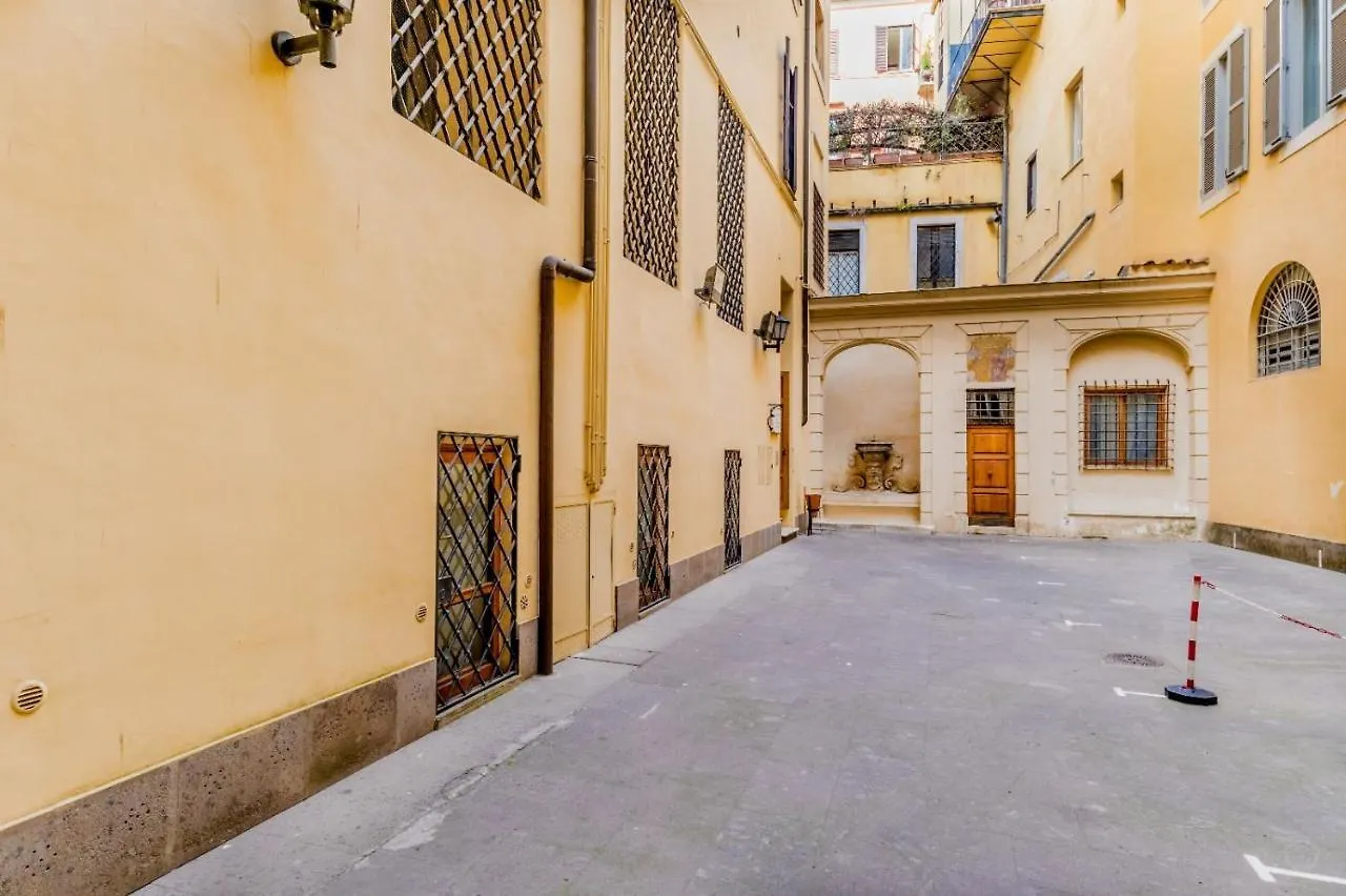Apt Rome - Pietra 0*,  Italy